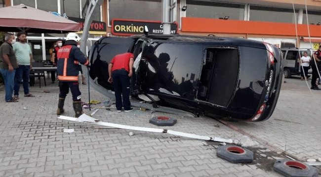 Otomobil az kalsın otele giriyordu