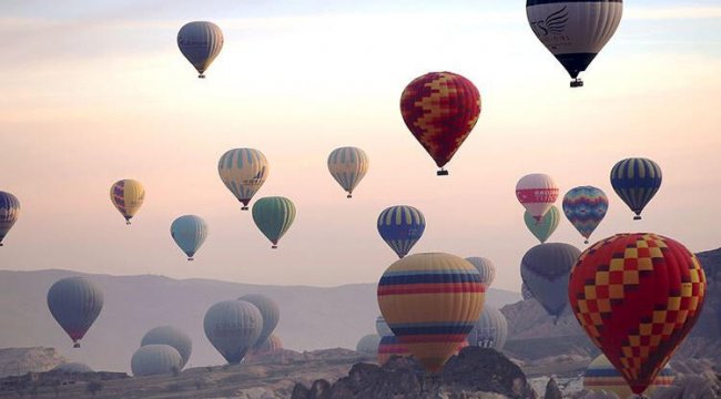 Yerli sıcak hava balonları ilk kez turistlerle uçtu