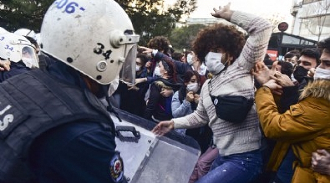 Boğaziçi Üniversitesi'ndeki polislere saldırıya sert tepki!.