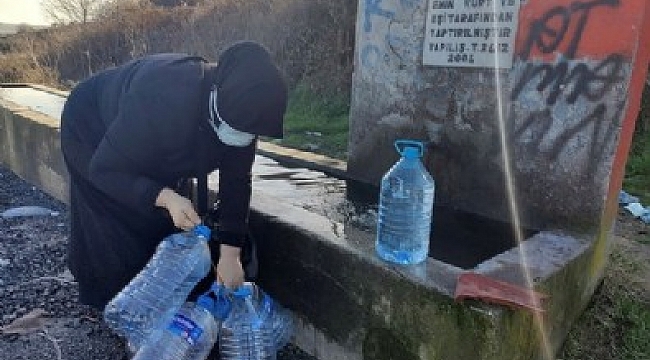 İleriye gideceğimize geriye gidiyoruz! İstanbul'da 30 saatlik su kesintisini duyan bidonlarını alıp çeşmelere koştu.