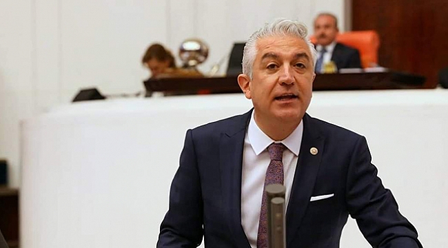 Teoman Sancar CHP'den istifa etti.