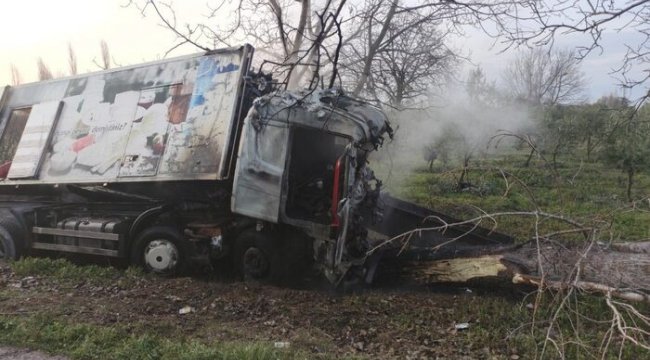 Alev alan kamyondan canını zor kurtardı