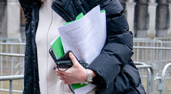 Hollanda&#039;da hükümet krizi... Fotoğraf sızınca istifa etmek zorunda kaldı!