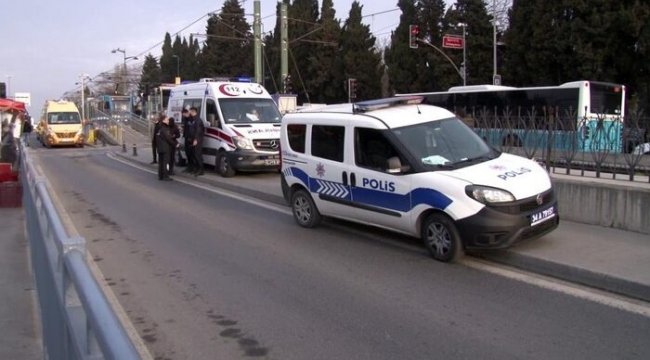 Tramvay durağında 'Ayağıma bastın' deyip bıçakladı
