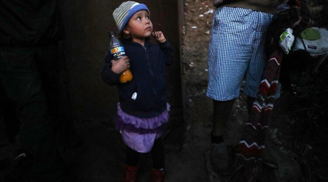 ABD'de halk göçmen krizinin sorumlusu olarak Trump'ı değil Biden'ı gösterdi