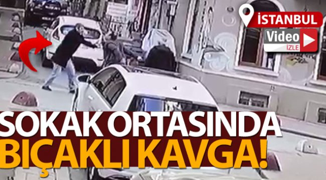 Beyoğlu’nda bıçaklı kavga kamerada