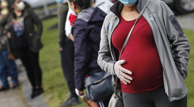 Covid-19 hamile ve yeni doğanlar için bilinenden daha riskli