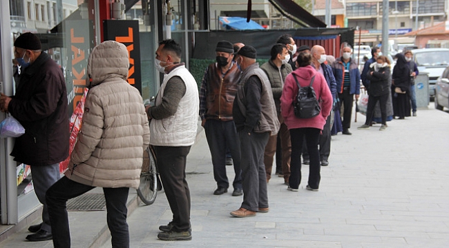 Erzincan'da Ramazan öncesi ucuz et kuyruğu
