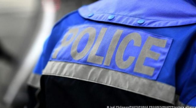 Fransa’da polis bıçaklı saldırıda yaşamını yitirdi