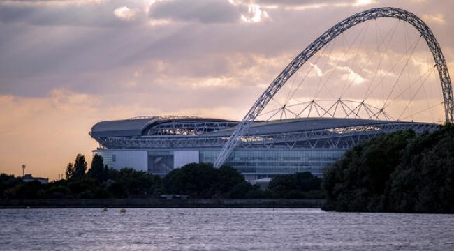 İngiltere’de kitlesel etkinliklere dönüş için pilot uygulamalar planlanıyor
