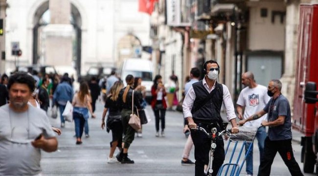 İtalya'da son 24 saatte 322 kişi Kovid-19'dan hayatını kaybetti
