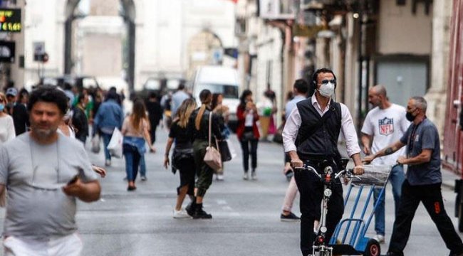 İtalya'da son 24 saatte 421 kişi Kovid-19'dan hayatını kaybetti