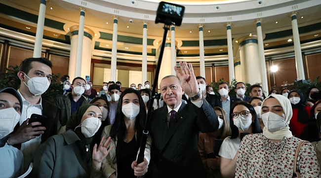 Cumhurbaşkanı Erdoğan gençlerle bir araya geldi