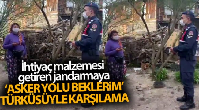 İhtiyaç malzemesi getiren jandarmayı &quot;Asker Yolu Beklerim&quot; türküsüyle karşıladı