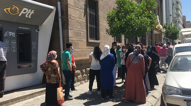 Kısıtlama vatandaş kuyruğuna engel olamadı