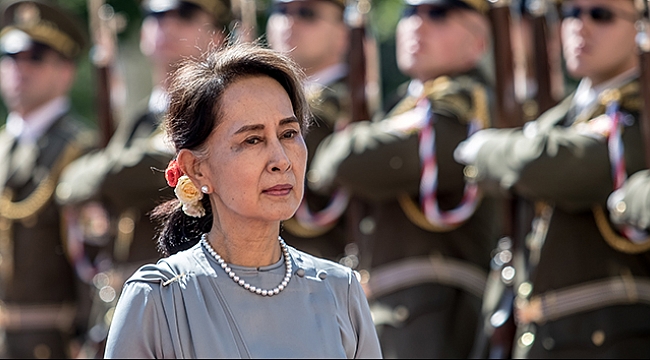 Myanmar'ın devrik lideri Suu Kyi ilk kez duruşmaya katıldı