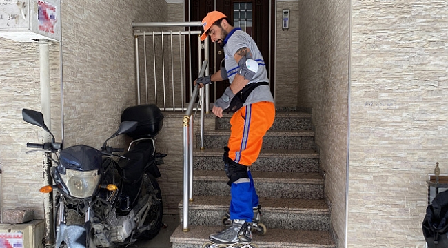 Patenli temizlik işçisi ilçede ilgi odağı oldu