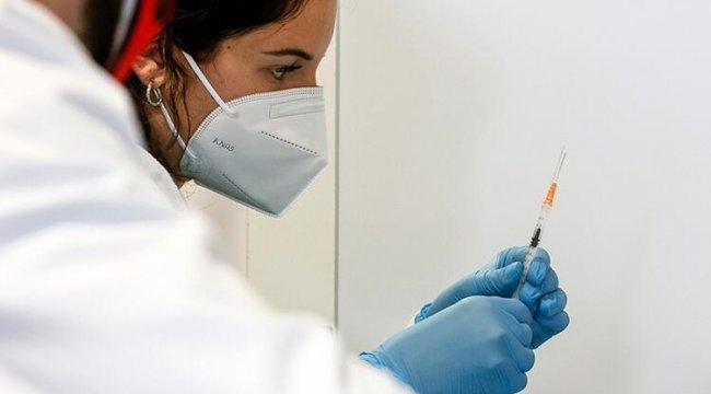 Son dakika haberler: İngiltere&#039;de aşı olmayana iş yok! Yasa çalışması başladı