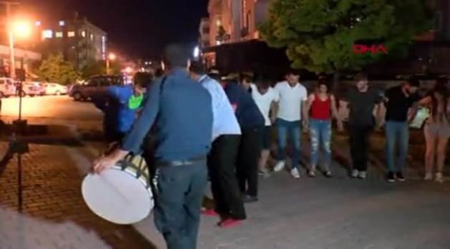 Gaziantepli esnaf, Erdoğan'ın açıklamalarını davul zurnayla kutladı