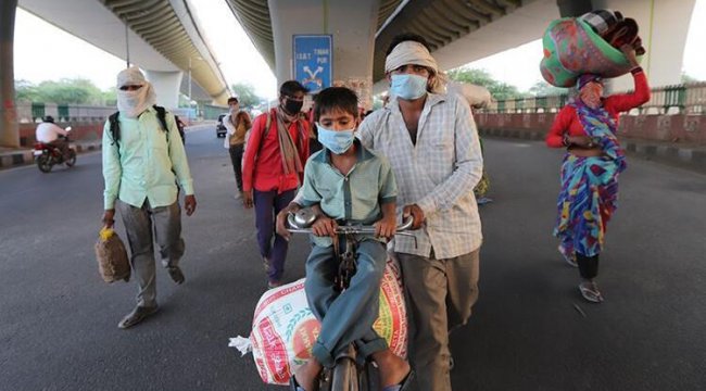 Hindistan&#039;da Kovid-19 salgınında günlük vaka sayısı azalmaya devam ediyor