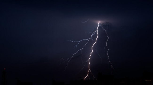 Hindistan&#039;da yıldırım düşmesi sonucu 27 kişi yaşamını yitirdi