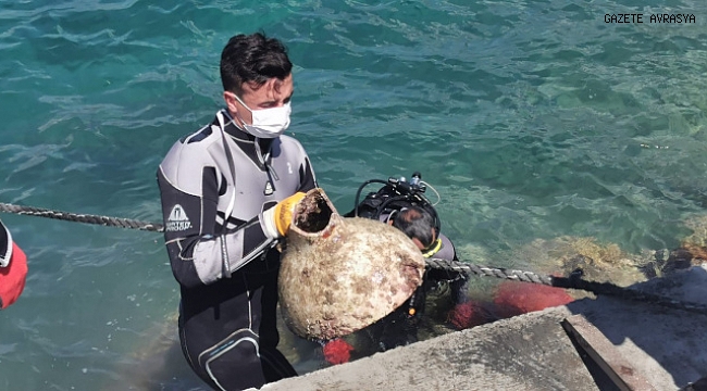 Kuşadası'nda şaşırtan görüntü, denizden klozet çıktı