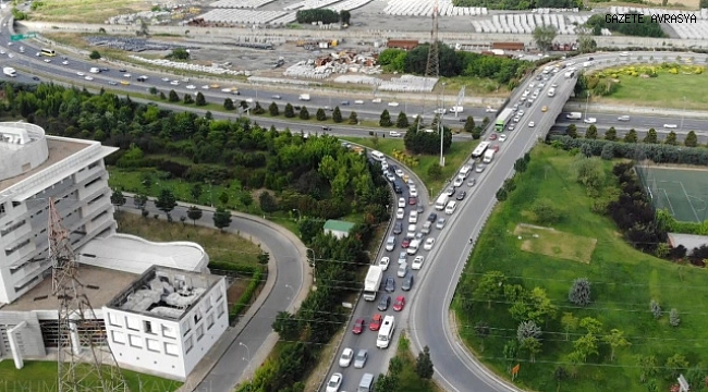 Kuyumcukent'te İBB'nin yaptığı kavşak çalışması trafiği kilitledi