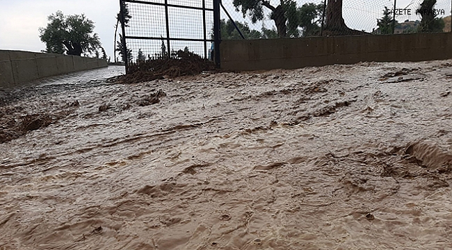 Nazilli'de sağanak yağmur etkili oldu