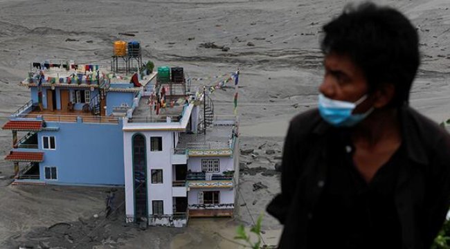 Nepal&#039;deki sellerde ölü sayısı 18&#039;e çıktı