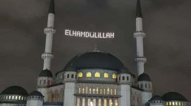 Taksim Camii’nin ilk mahyası: Elhamdülillah