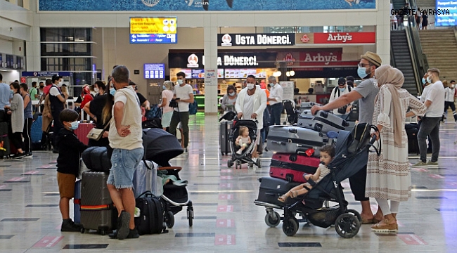 Vaka sayılarının düşmesiyle birlikte Antalya'ya günlük gelen uçak sayısı ikiye katlandı
