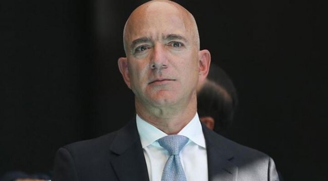 Bezos, uzay yolculuğuna 82 yaşındaki eski bir kadın pilotu davet etti