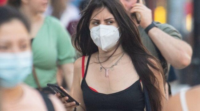 Covid-19: İngiltere’de vaka sayıları Şubat’tan bu yana ilk kez 5 gün üst üste düşüş kaydetti