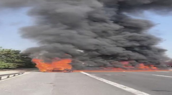 Esenyurt&#039;ta TEM&#039;i kapatan otomobil yangını