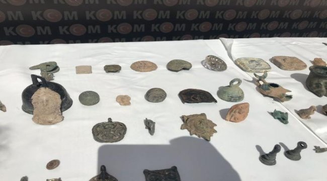 Kapalıçarşı&#039;da 3 bin 248 adet tarihi eseri satmak isterken suçüstü yakalandı