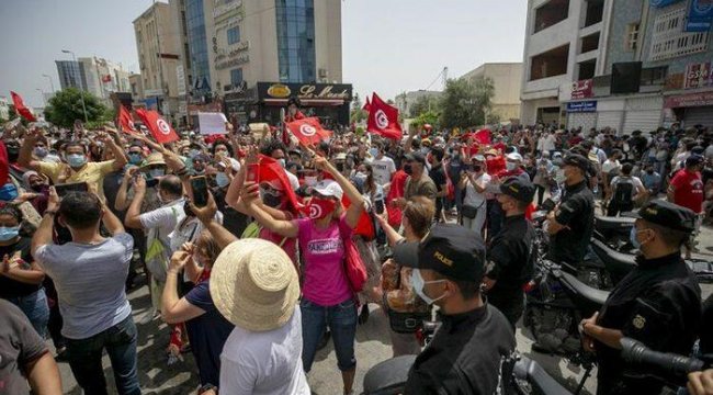 Tunus&#039;ta hükümet krizi: Gece yarısı ülke karıştı! İşte son gelişmeler