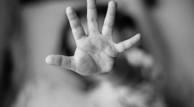 60 yaşındaki psikoeğitim uzmanı, 8 yaşındaki Afrikalı kızı köle olarak alıp cinsel istismarda bulundu!