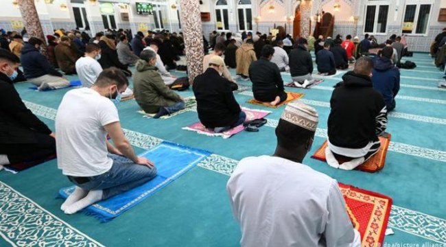 Alman Müslümanlar demokrasiden daha fazla memnun