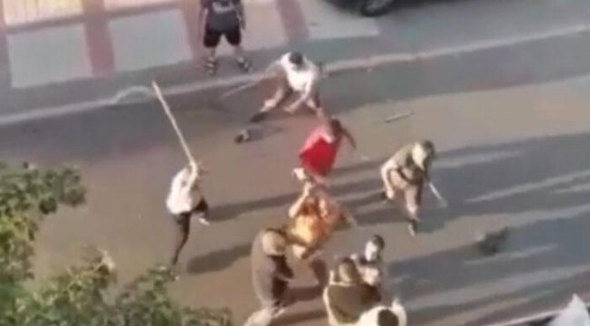 Bağcılar'da çocukların kavgasına büyükler karıştı, ortalık savaş alanına döndü