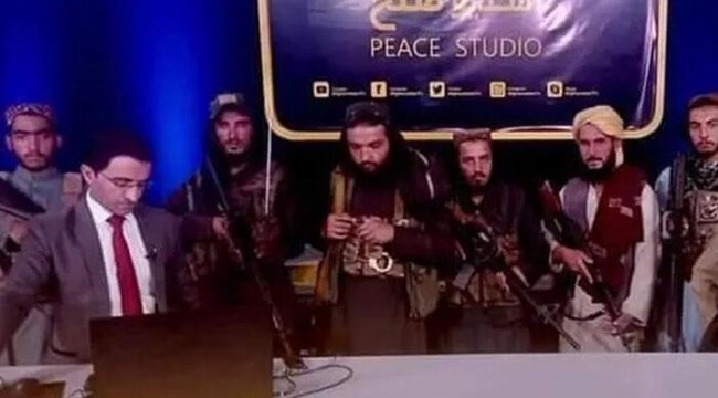 Böylesi görülmedi! Taliban tam teçhizat silahlarla canlı yayına çıktı