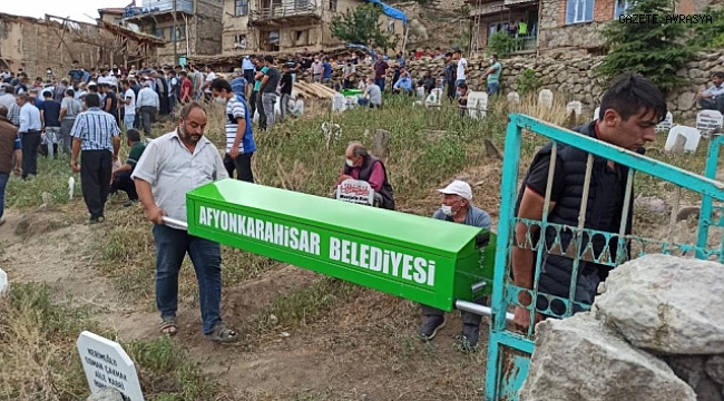 Eşini ve 2 yaşındaki oğlunu öldürüp intihar eden kişi geride 14 sayfalık mektup bıraktı.