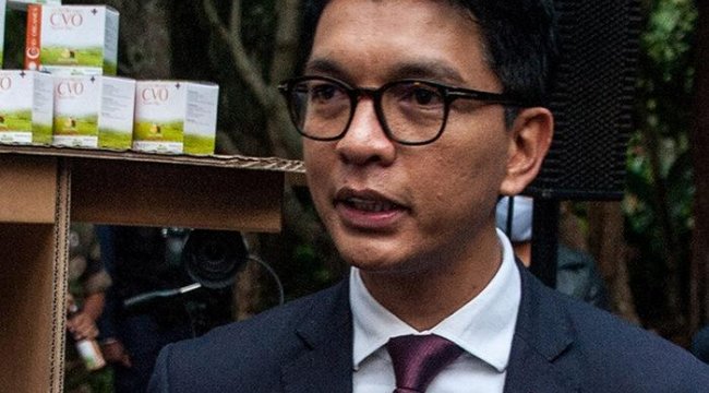 Madagaskar Cumhurbaşkanı tüm bakanları görevden aldı! Bir kişi koltuğunu korudu