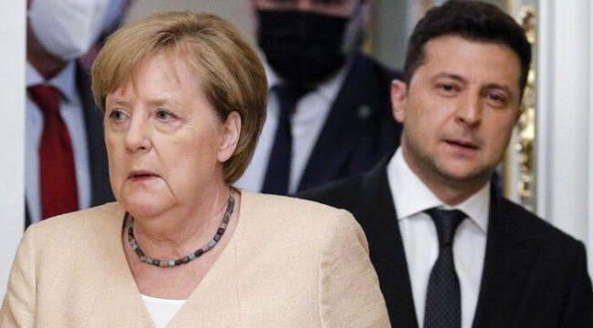 Merkel: Putin doğalgaz boru hattını silah olarak kullanmamalı