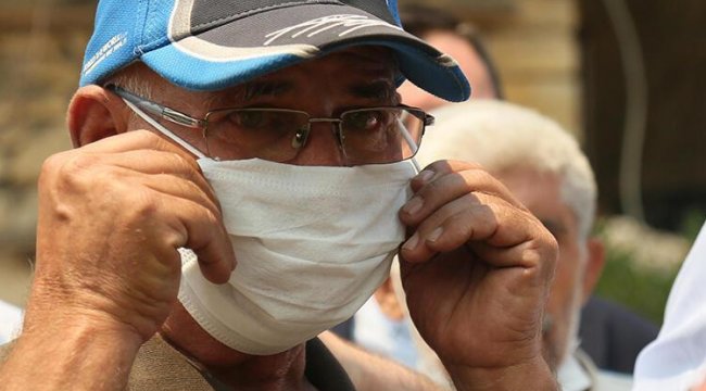 Sırtköy&#039;ün muhtarı Mehmet Çil, Ulaştırma Bakanı&#039;na yangını anlatırken gözyaşlarına boğuldu: &#039;Kozalaklar el bombası gibi patladı&#039;