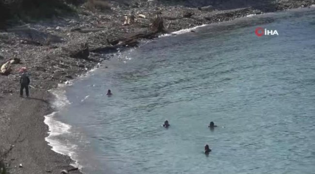 Son dakika gündem: Selin vurduğu odunlar arasında serinlemek için denize girdiler