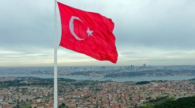 Türkiye'nin en büyük bayrakları Boğaz'da dalgalanacak