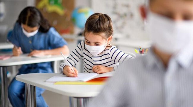 Valilikten şaşırtan karar: Delta varyantının hızla yayıldığı ABD&#039;de okullarda maske zorunluluğu kaldırılıyor!