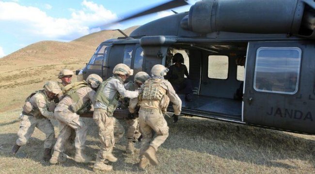 Yaylada bulunan 1. Dünya Savaşı'ndan kalma Rus savaş topu parçaları helikopterle müzeye götürüldü