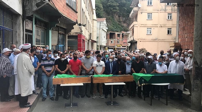 Babaları tarafından öldürülen 3 kız kardeş son yolculuklarına uğurlandı.