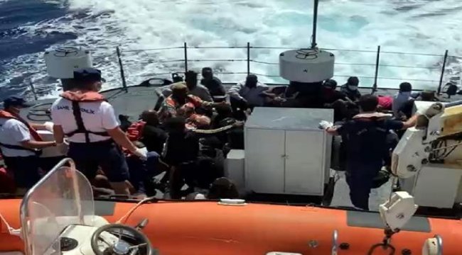 Marmaris'te can sallarındaki 39 kaçak göçmen kurtarıldı